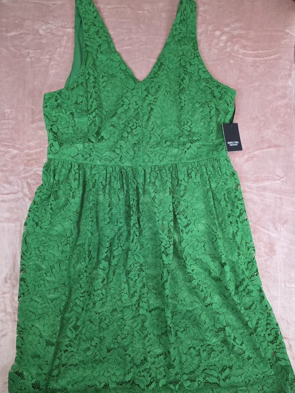 Vera Wang Green Lace V-Neck Midi Dress